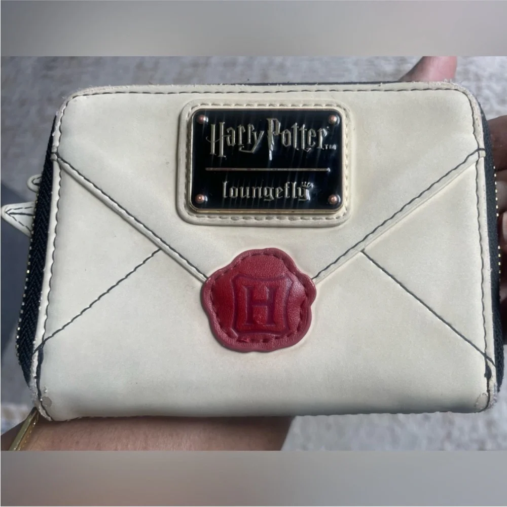 LOW START!🔥Loungefly Harry Potter Owl Zipper Wallet - Picture 2 of 5